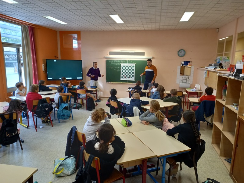 Cours d'échecs à l'école de Caumont en octobre 2022