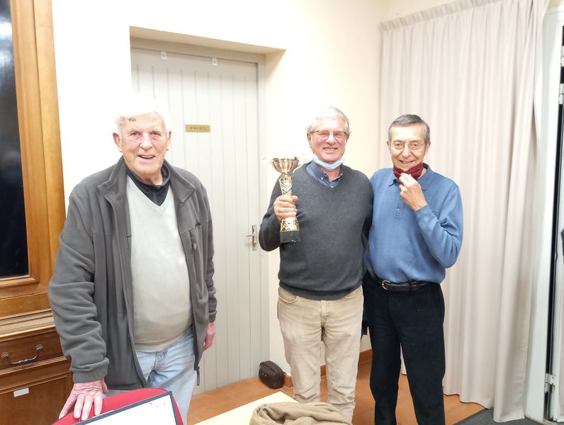 Christophe Bert en compagnie du vainqueur du tournoi et de l'arbitre François Reynaud