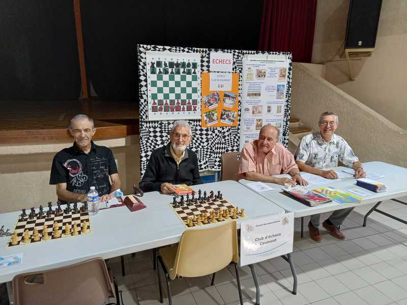 Le stand intérieur des échecs lors du forum 2023