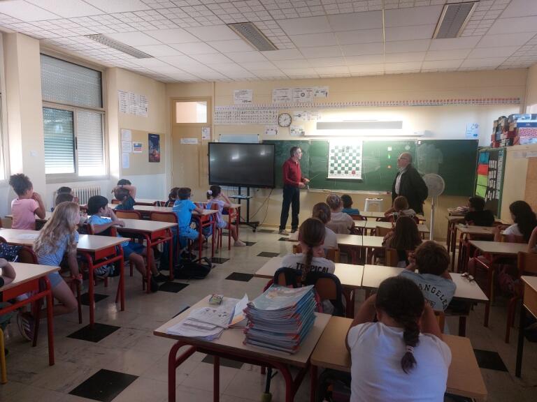 Cours d'échecs à l'école de Caumont en octobre 2026